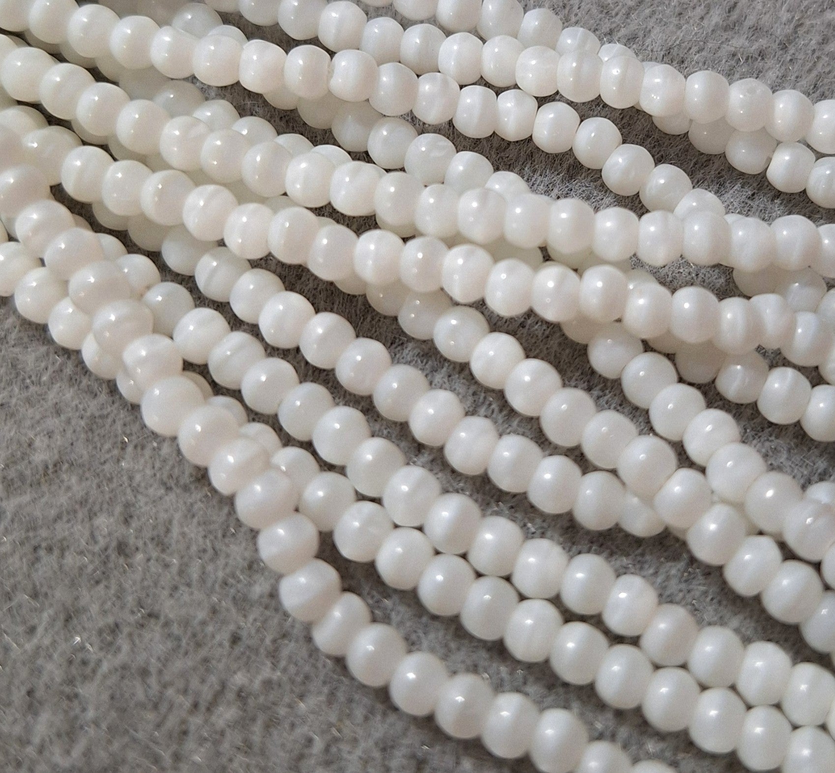 3mm White Silk Smooth Round Druk Glass Beads 200ct