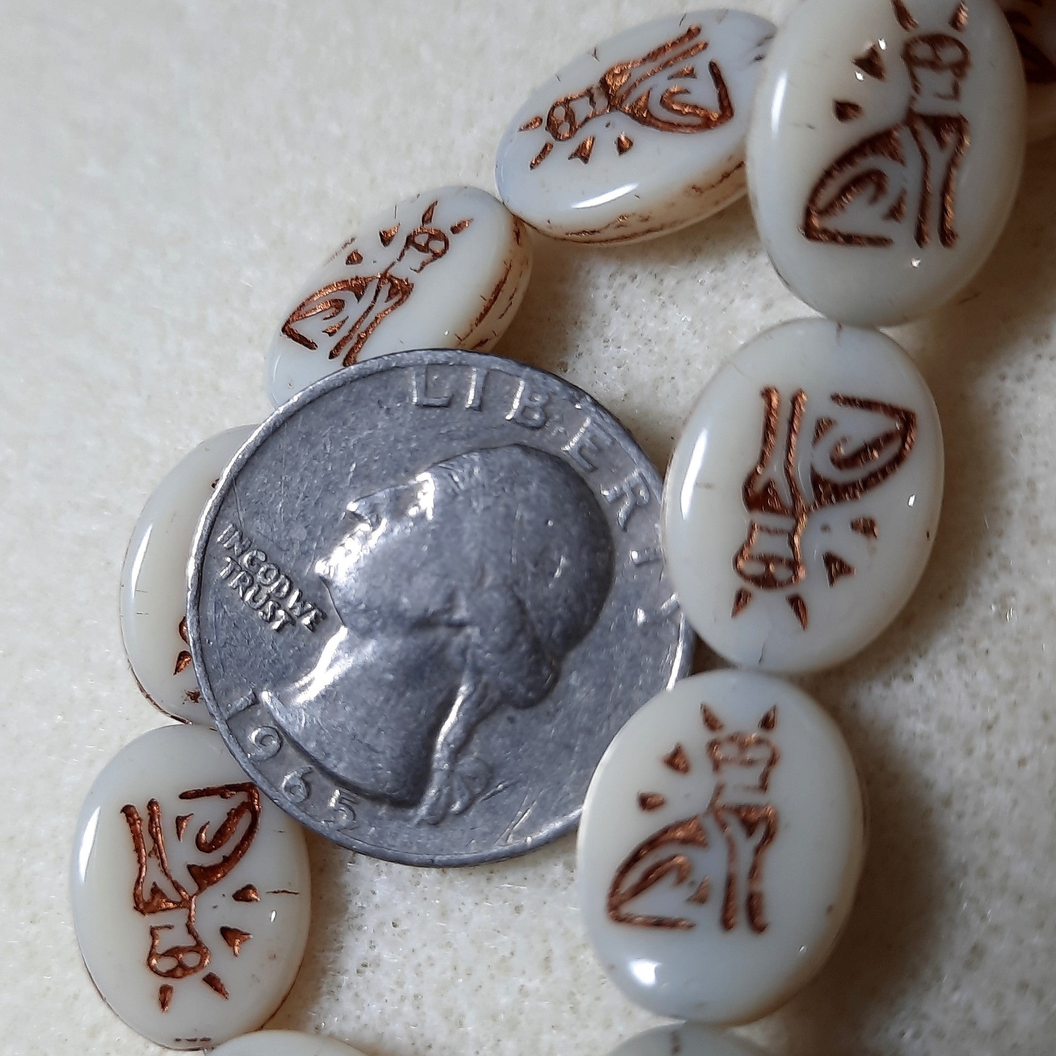 Oval with Egyptian Cat (16x12mm) Ivory Opaque with Dark Bronze Wash 5ct