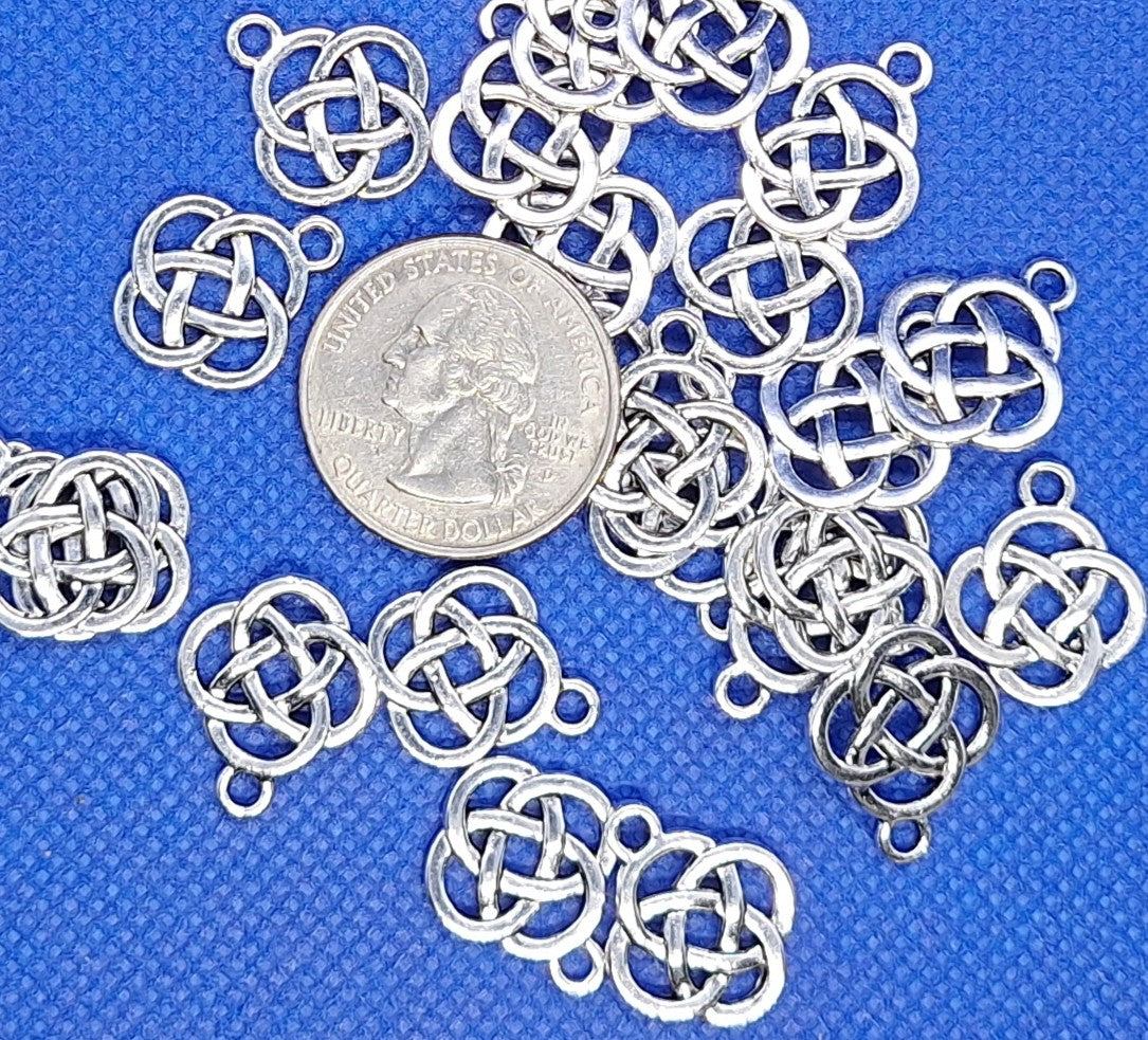 17mm Celtic Knot Round Charm Silver Zinc Alloy 10ct